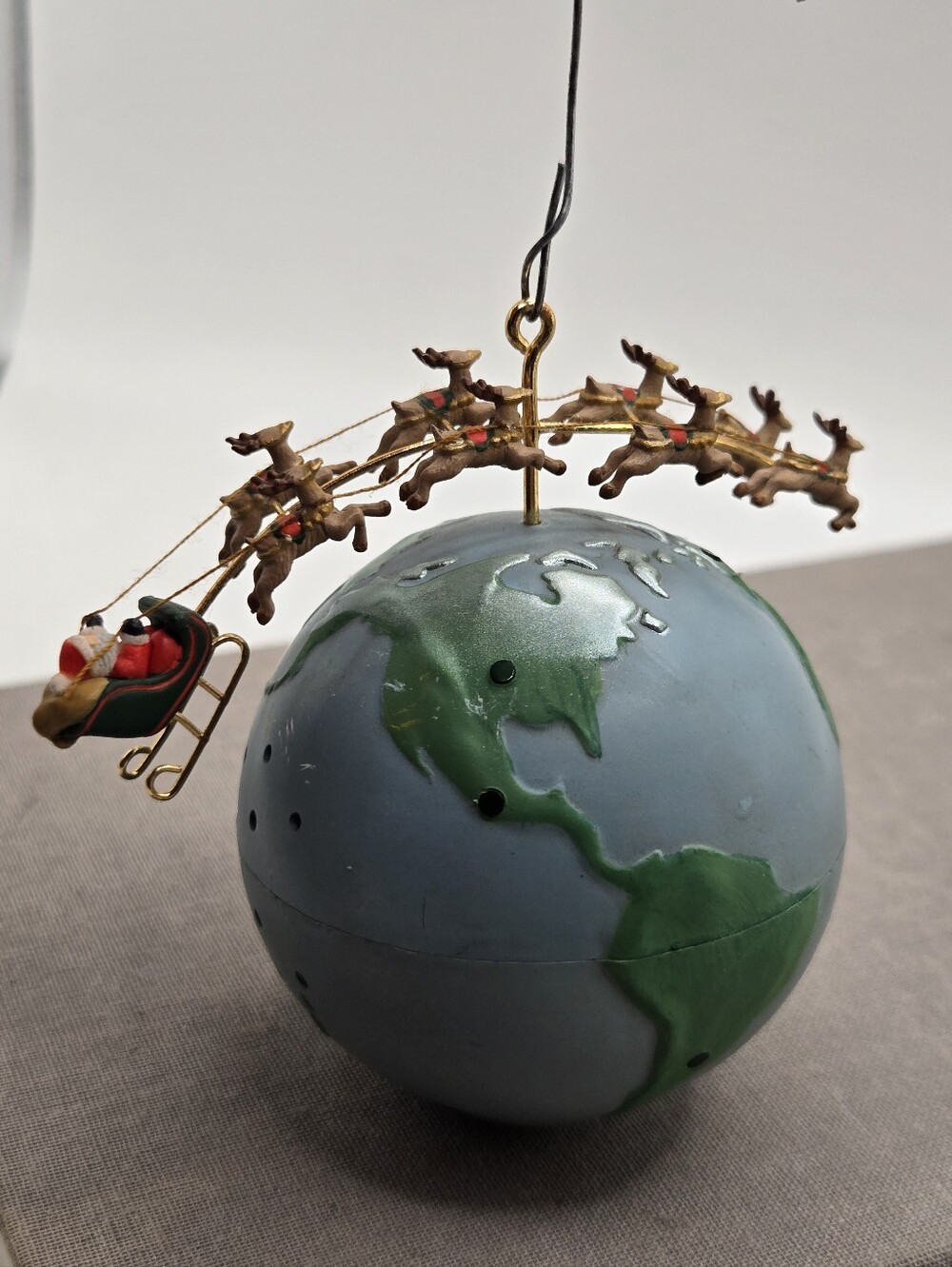 MERRY CHRISTMAS WORLD! Globe Hallmark Ornament Keepsake 2003 Santa on Sleigh